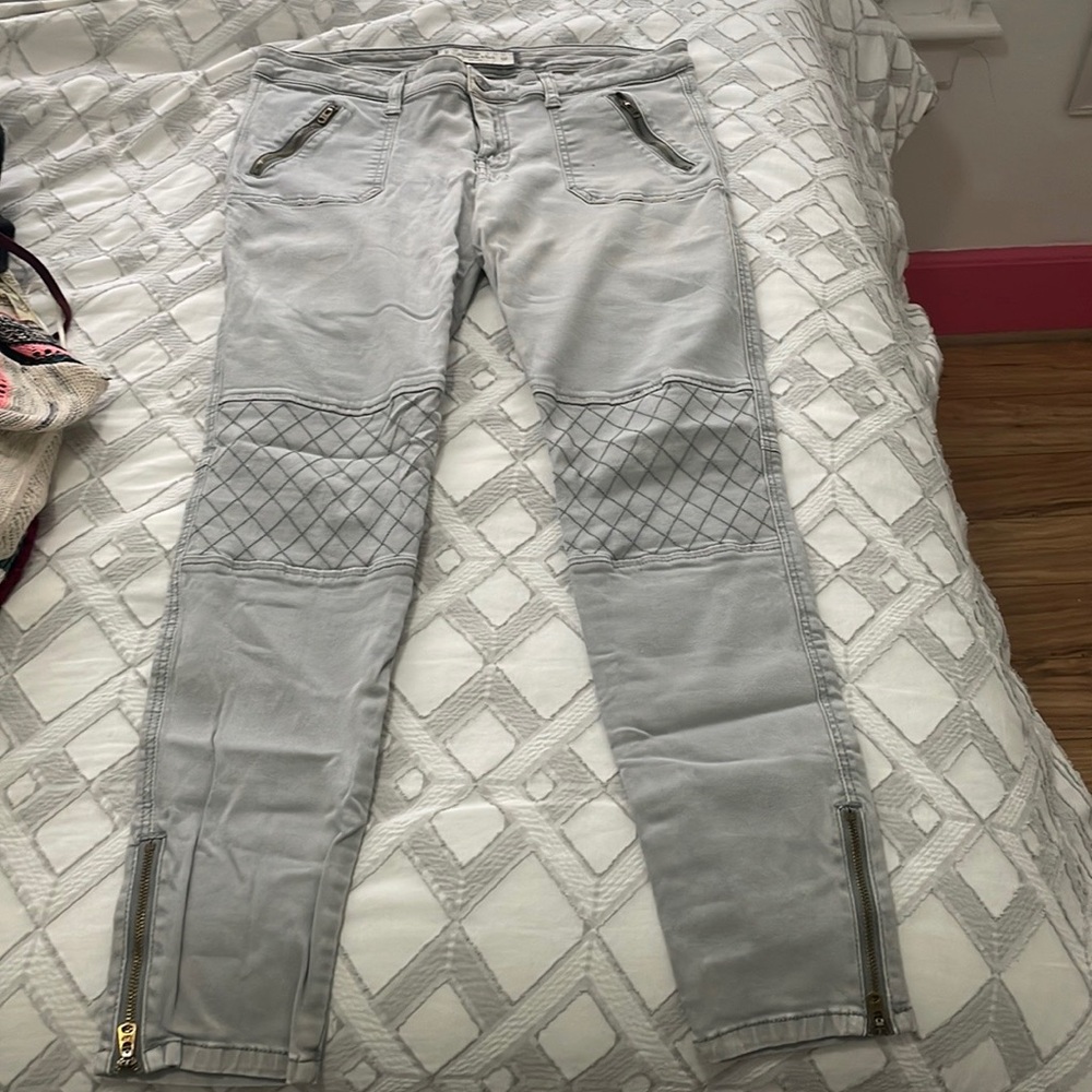 Abercrombie and fitch motto pants